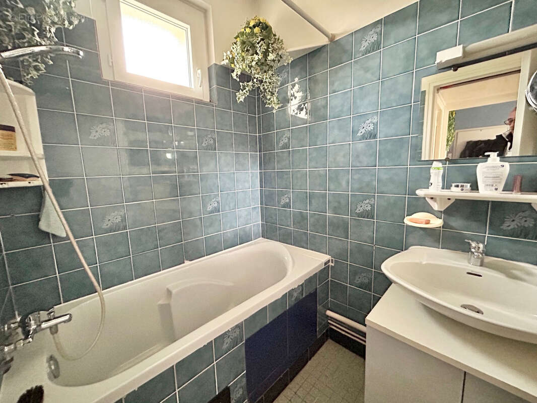 Maison à SAINT-MARTIN-DE-SESCAS