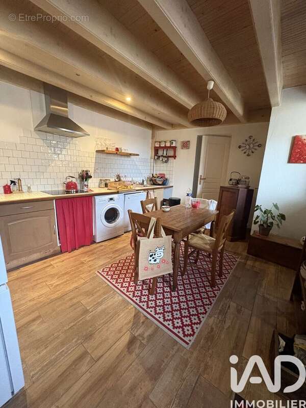 Appartement 62 m² à Saint-Avre  - photo 2