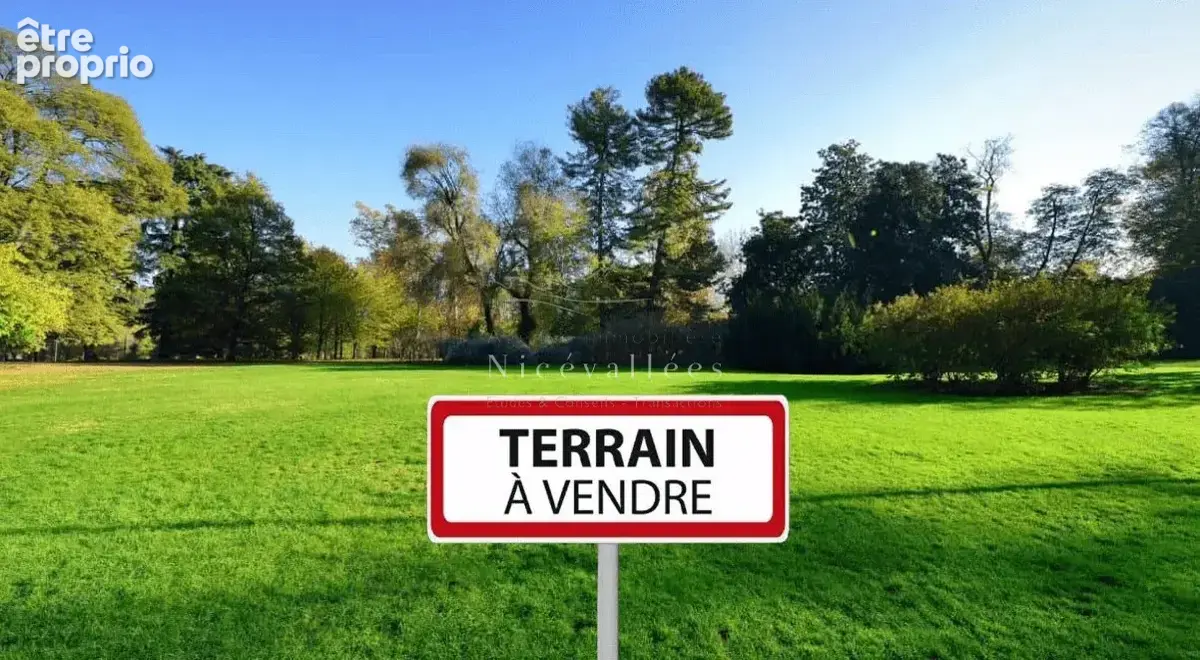 Terrain à SAINT-JEANNET