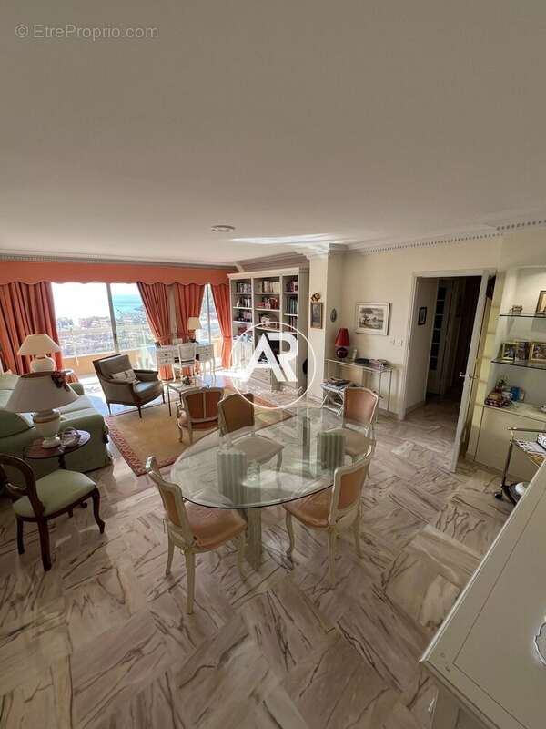 Appartement à ROQUEBRUNE-CAP-MARTIN