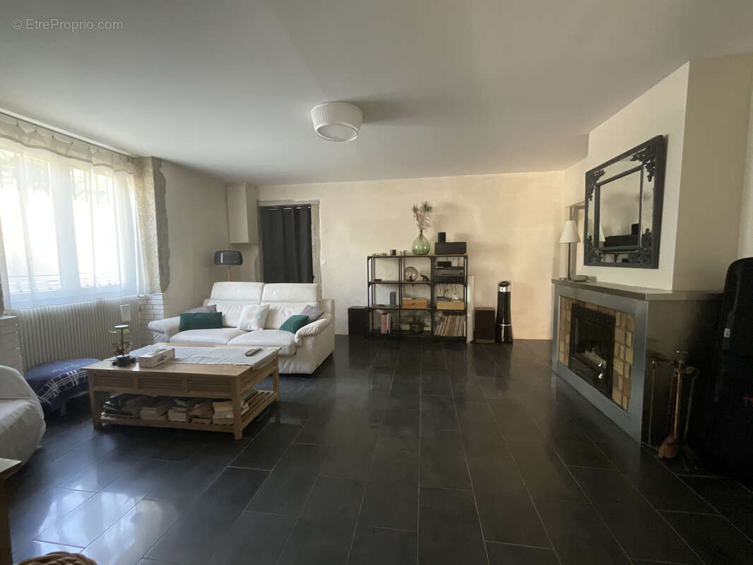 Appartement à MEYZIEU