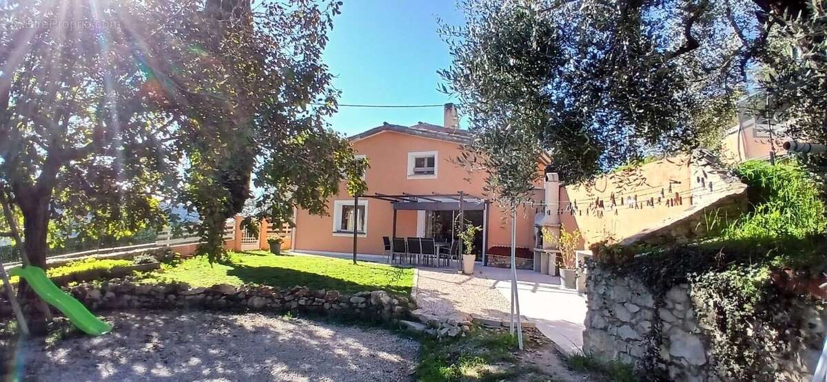 Maison à L&#039;ESCARENE