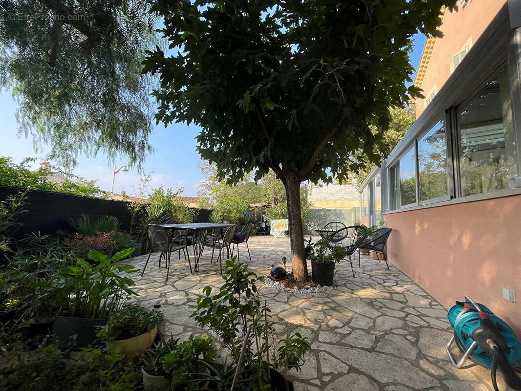 Maison à LE CASTELLET