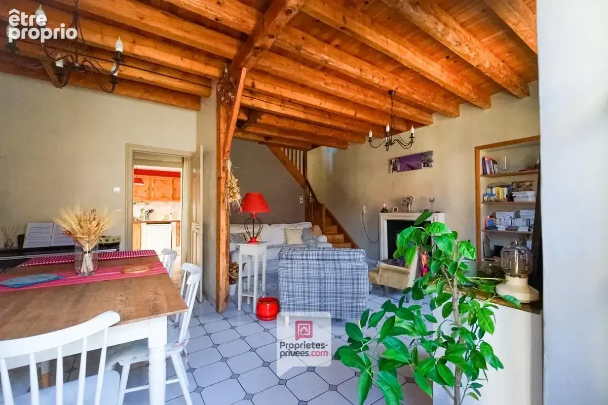 Voreppe (38340) - Maison de village T6 - 5 chambres - Balcon - Cave - Grenier - photo 4