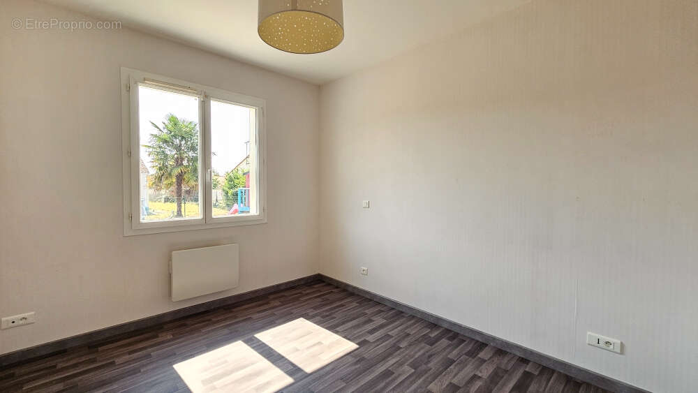 Maison 90 m² à Echire  - photo 5