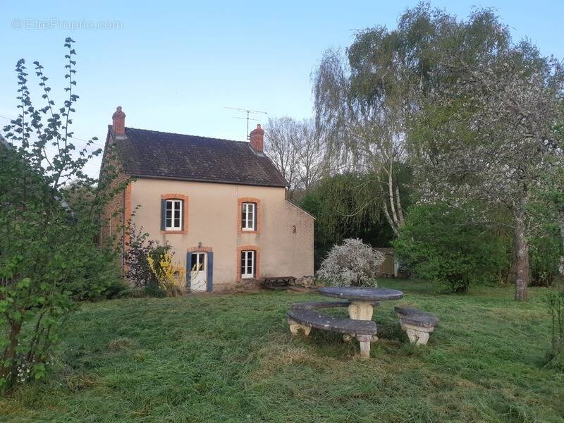 Maison à LA CELLE-DUNOISE
