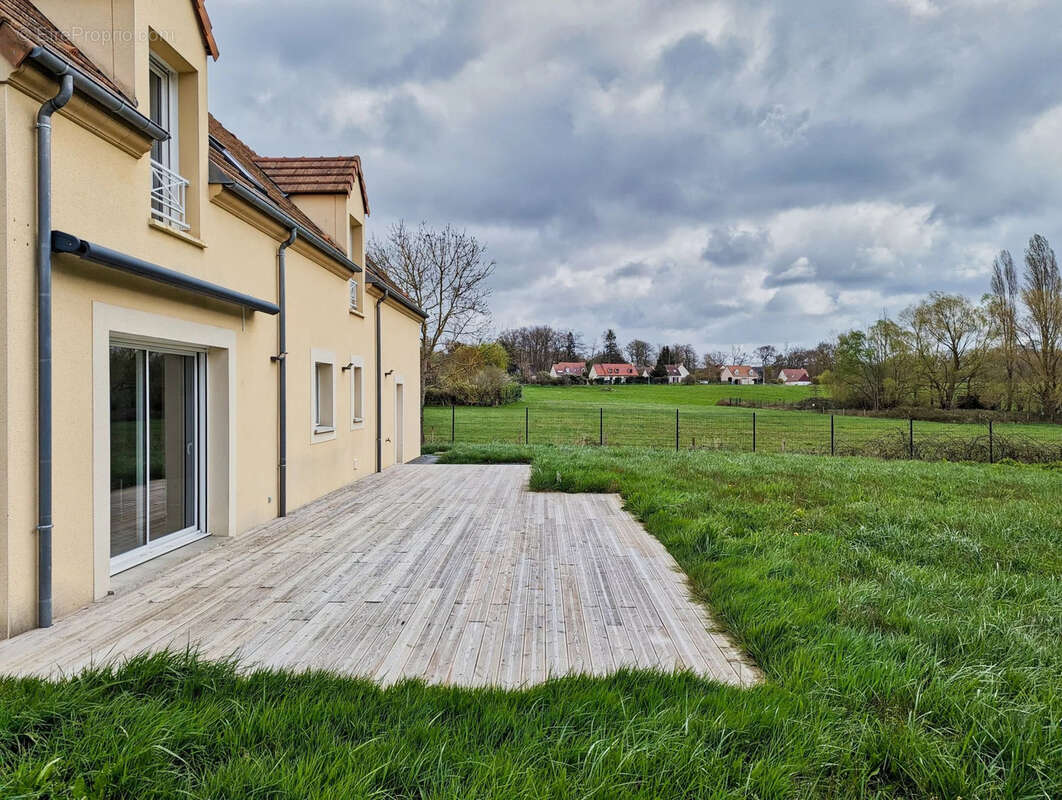 Maison à LA QUEUE-LES-YVELINES