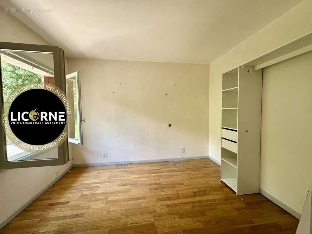 Maison à LE PUY-SAINTE-REPARADE