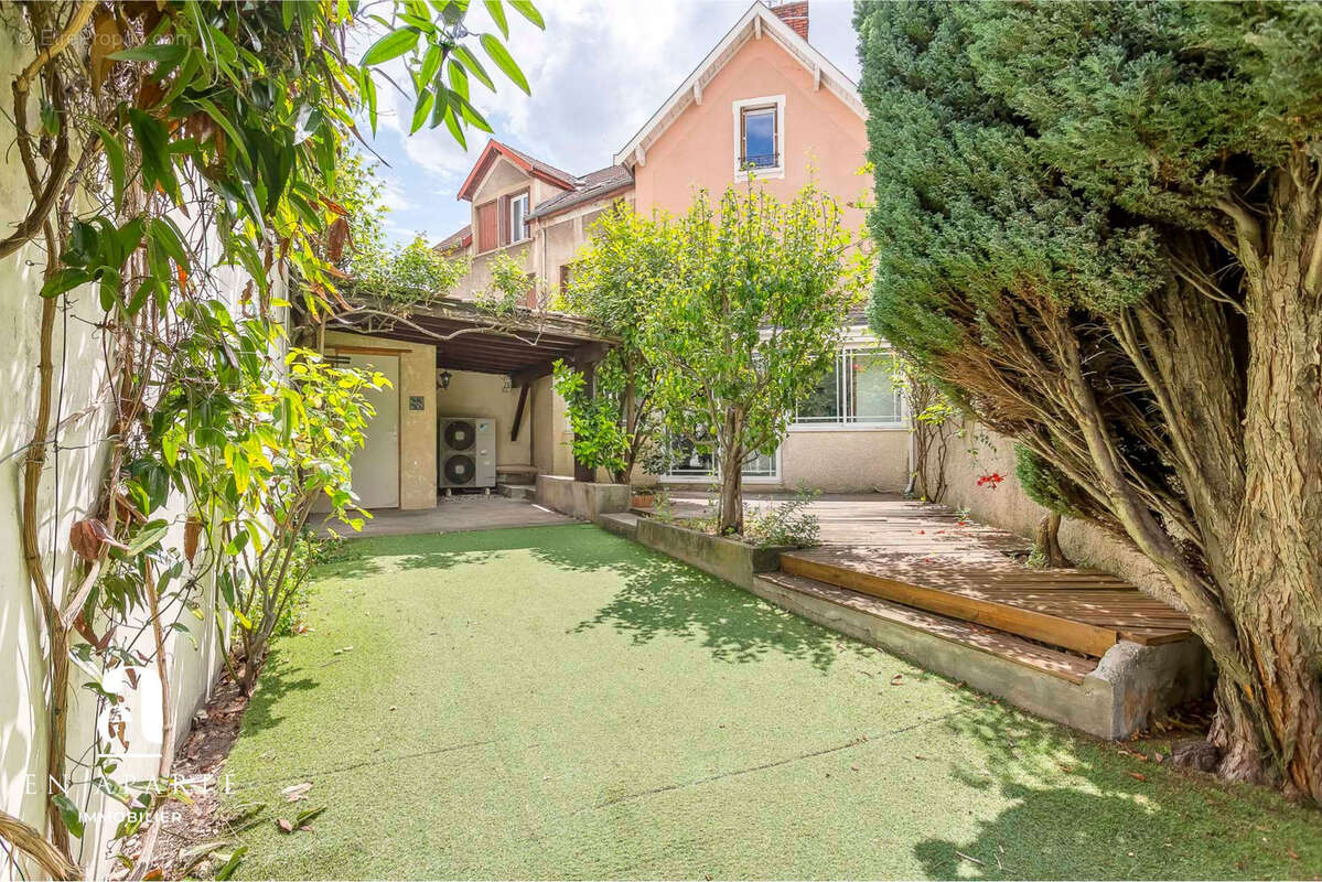 Maison à VILLEURBANNE