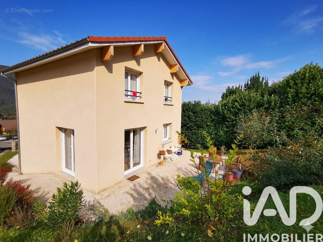 Photo 1 - Maison à SAINT-GEORGES-DE-COMMIERS
