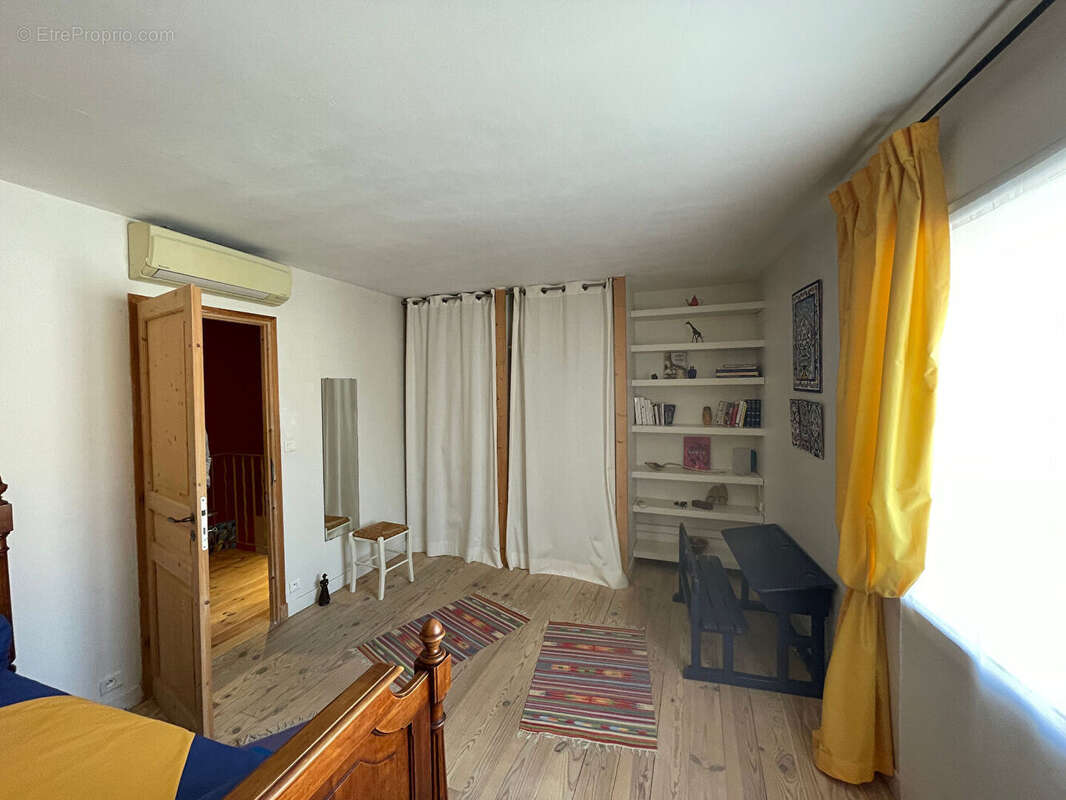 Maison à LA ROQUE-D'ANTHERON