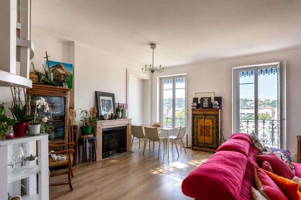 Lyon 7ᵉ – Duplex haussmannien d'exception sur les quais du Rhône – Vue panoramique sur Fourvière - photo 5