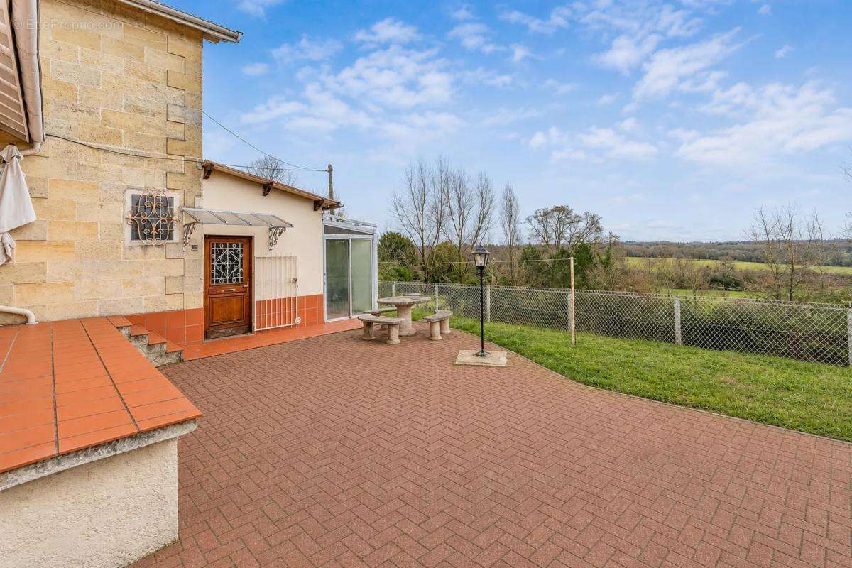 Maison / Ancienne Gare de 4 pièces - 100 m² à Sallebœuf - photo 2