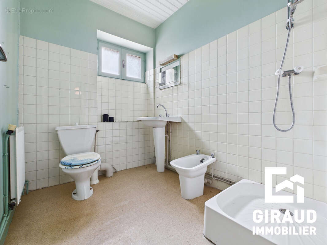 Maison à SAINT-CYR-DES-GATS