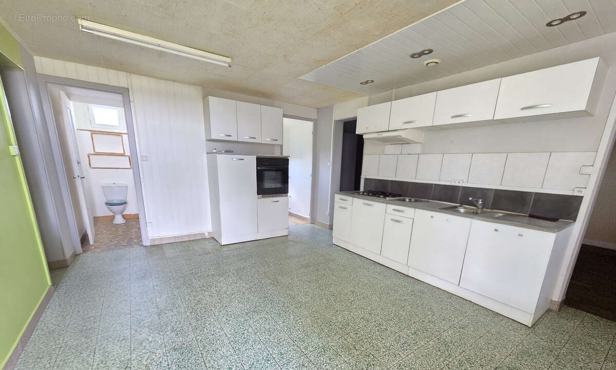 Maison à LA CHAPELLE-AUX-CHASSES