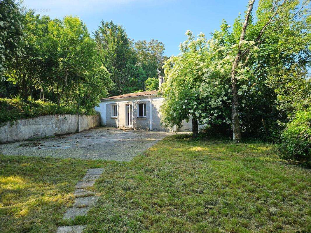 Maison à SAINT-JEAN-D'ANGELY