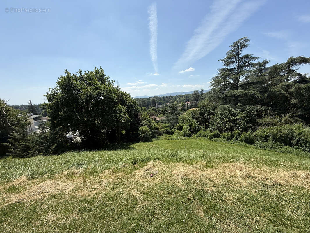Terrain à CHARBONNIERES-LES-BAINS