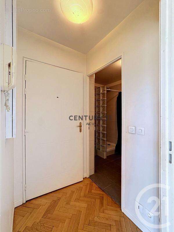 Appartement 25 m² à Saint-Maurice  - photo 10