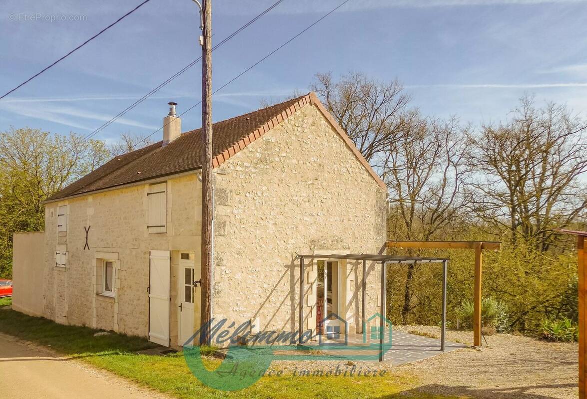 Maison à COULANGERON