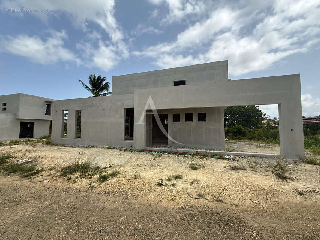 Maison neuve T4 avec jardin à Baie-Mahault - photo 11