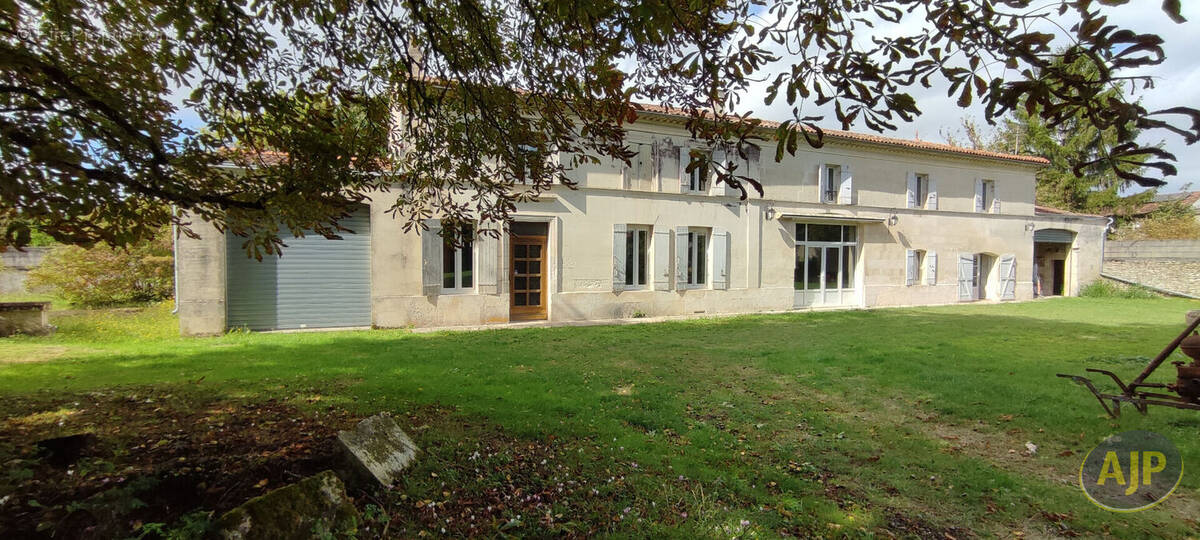 Maison à SAINT-LEGER