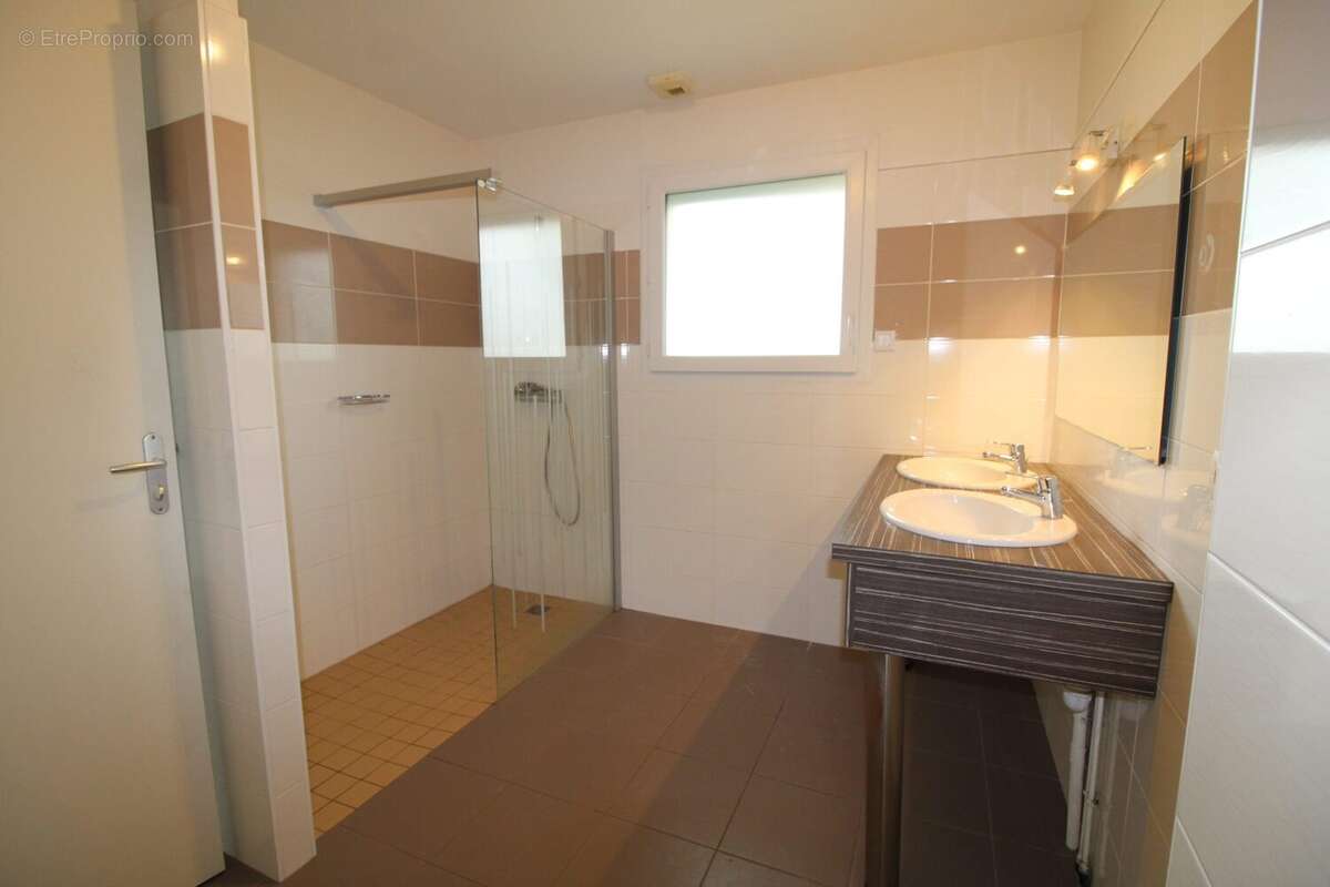 Maison 118 m² à Langueux  - photo 6