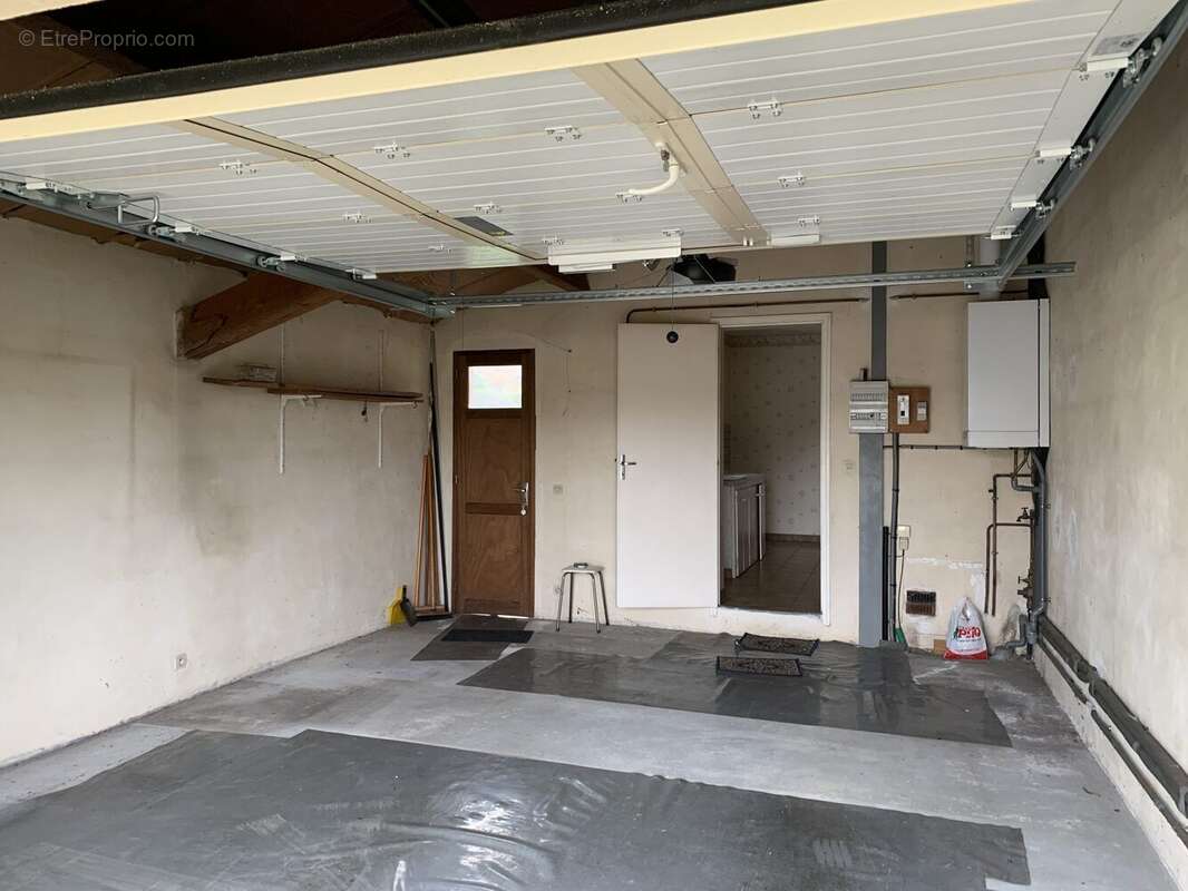 garage avec coin chaufferie et buanderie expo Ouest - Maison à AUCH