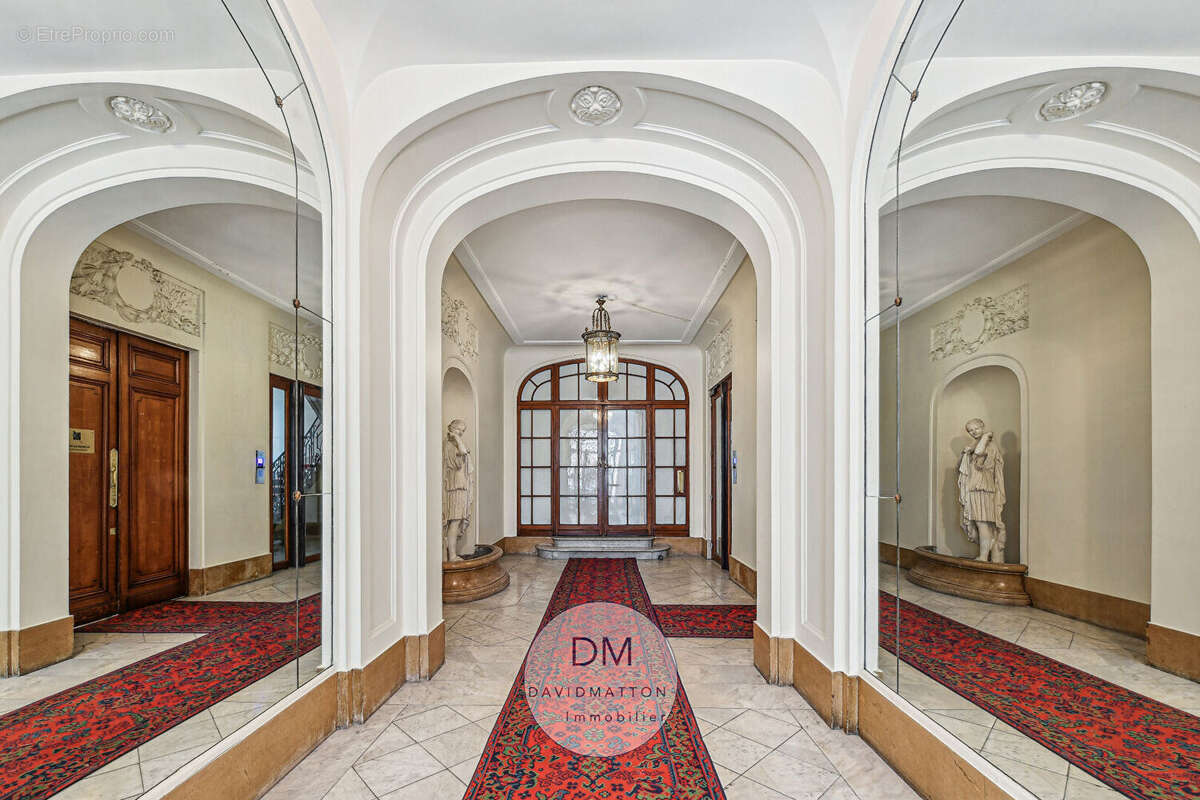 Appartement à PARIS-16E