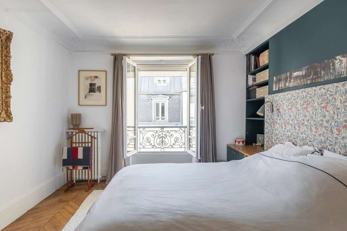 Appartement à PARIS-7E