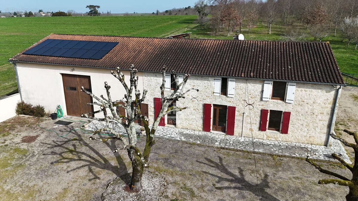Maison à MASSUGAS
