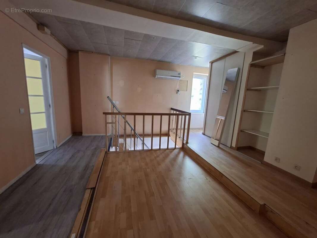 Maison en pierre avec jardin, terrasse et dépendances - photo 7
