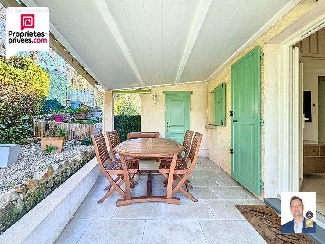 Maison à SAINT-CEZAIRE-SUR-SIAGNE