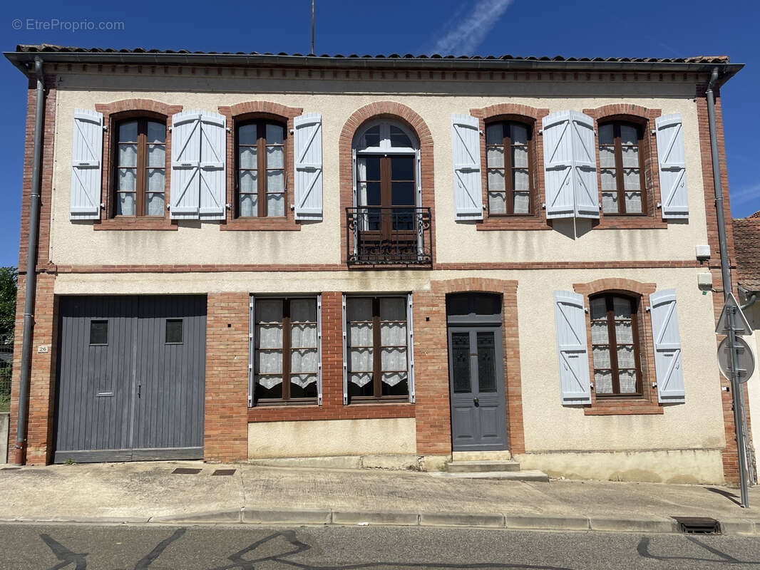 Maison bourgeoise au village avec jardin très bon état - photo 5
