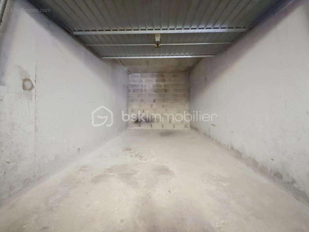 Garage en sous-sol - photo 2