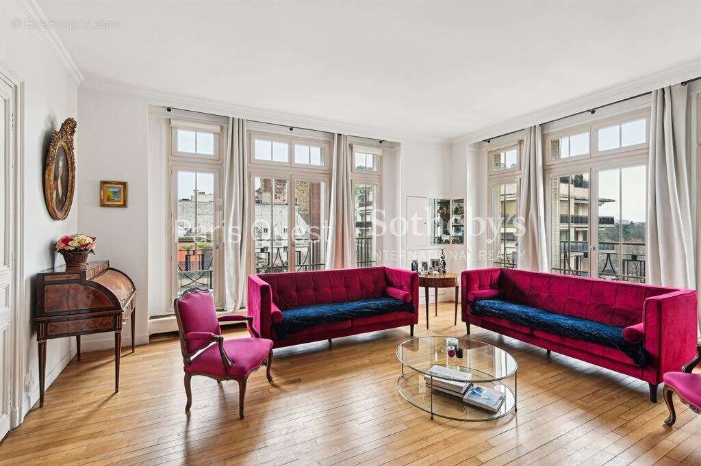 Appartement à NEUILLY-SUR-SEINE