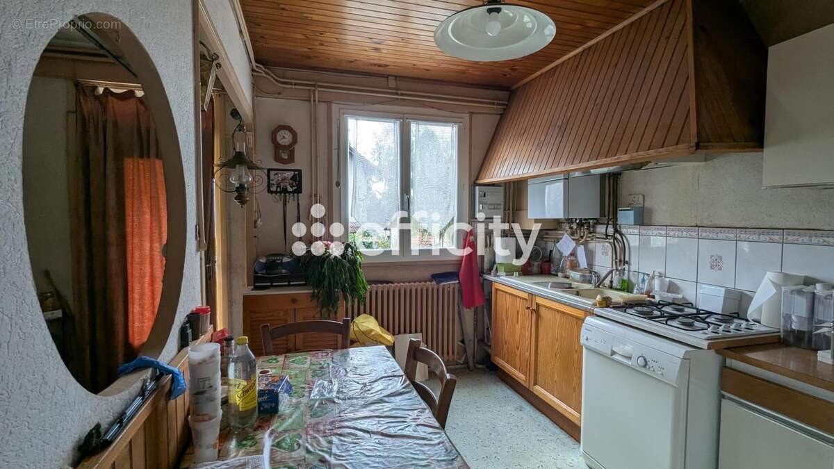 Maison à LA MONNERIE-LE-MONTEL