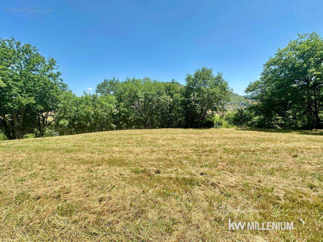 Terrain à MARCILLAC-VALLON