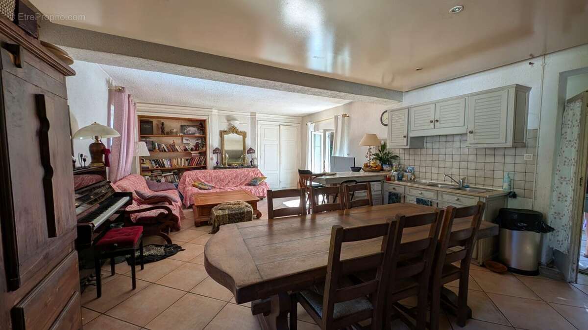 Maison 132 m² à Saint-Paul-En-Jarez  - photo 8