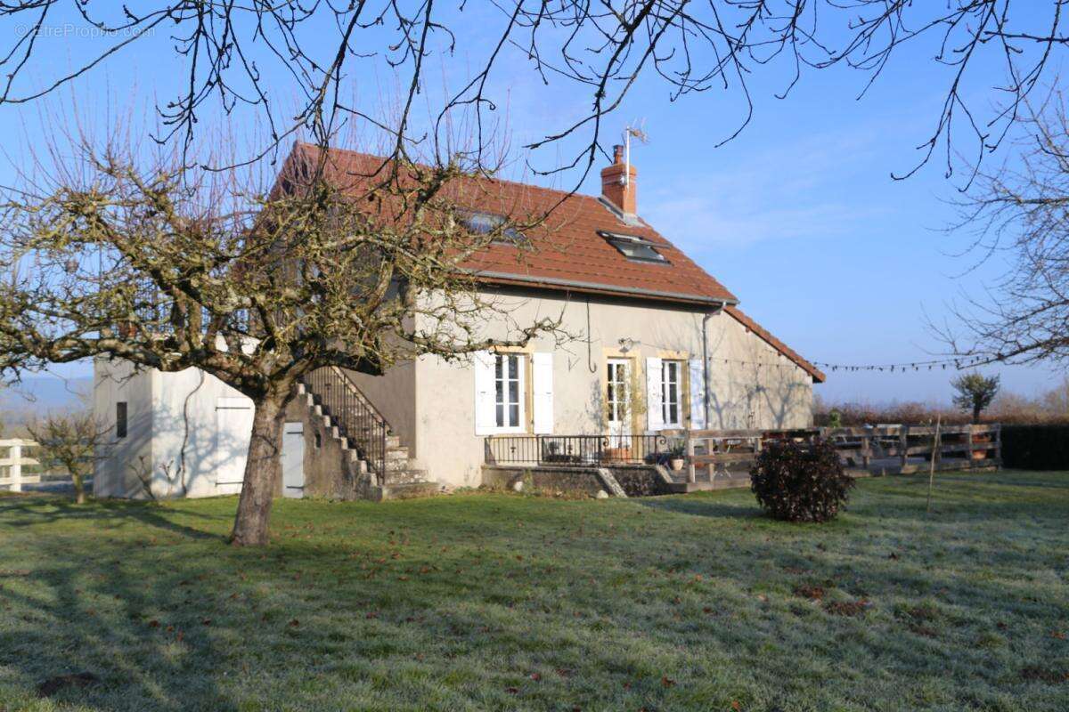 Maison à CHARBONNAT