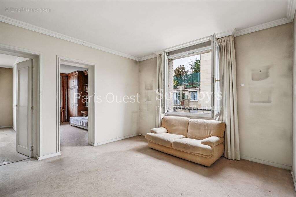 Appartement à NEUILLY-SUR-SEINE