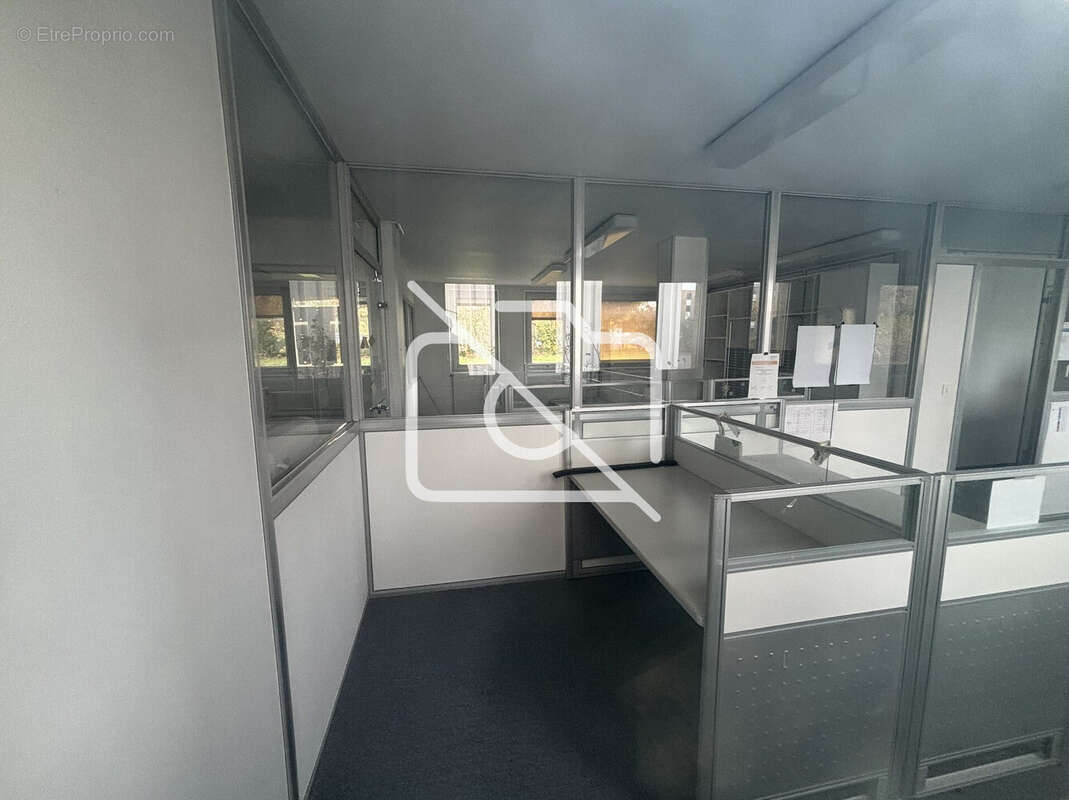 Commerce à MONTIGNY-LE-BRETONNEUX