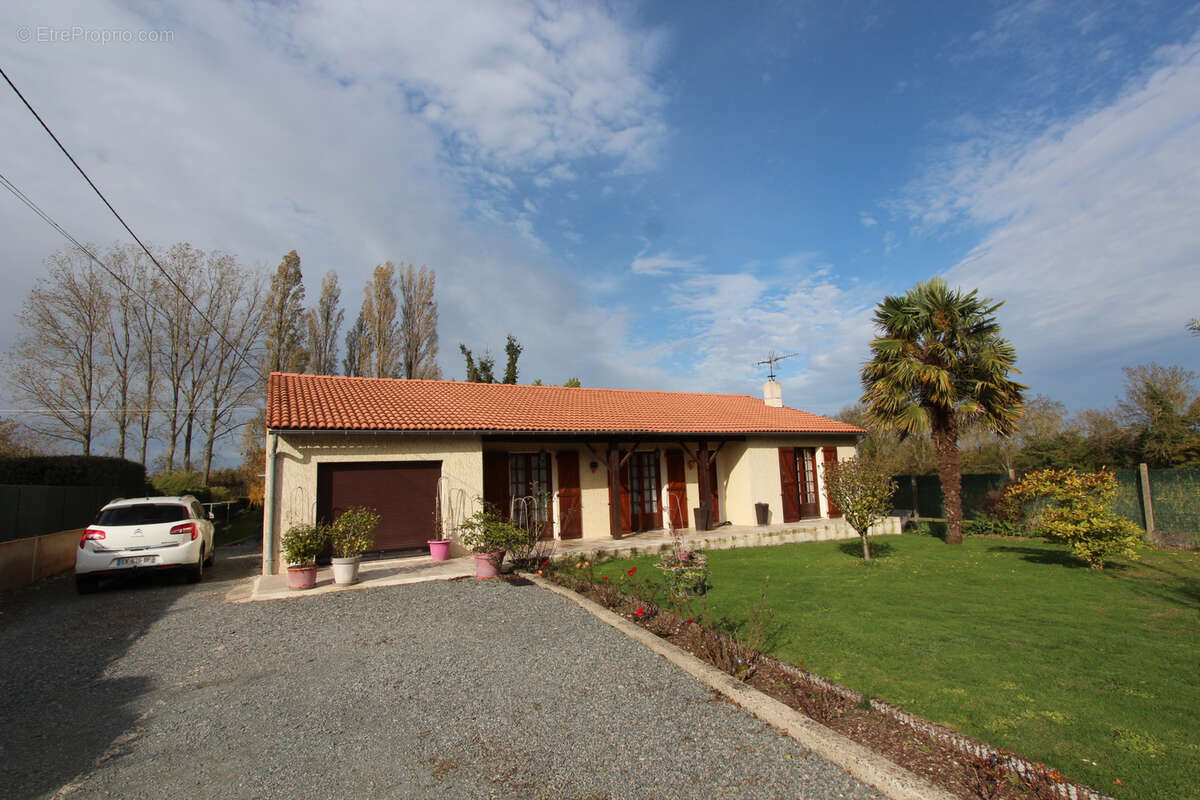 Maison à SAINT-MARTIN-DE-BERNEGOUE