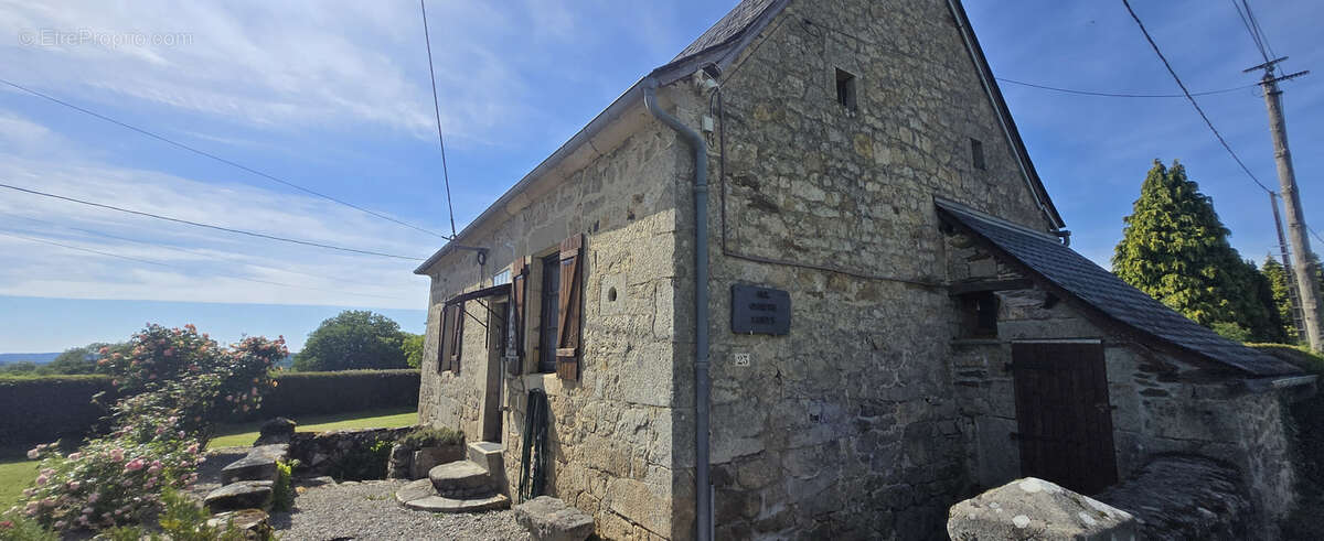 Maison à SAINT-MARTIN-LA-MEANNE