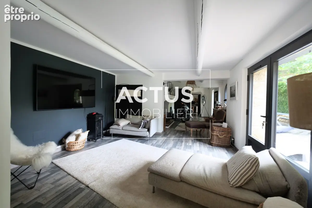 Maison 233 m² à Grans  - photo 4
