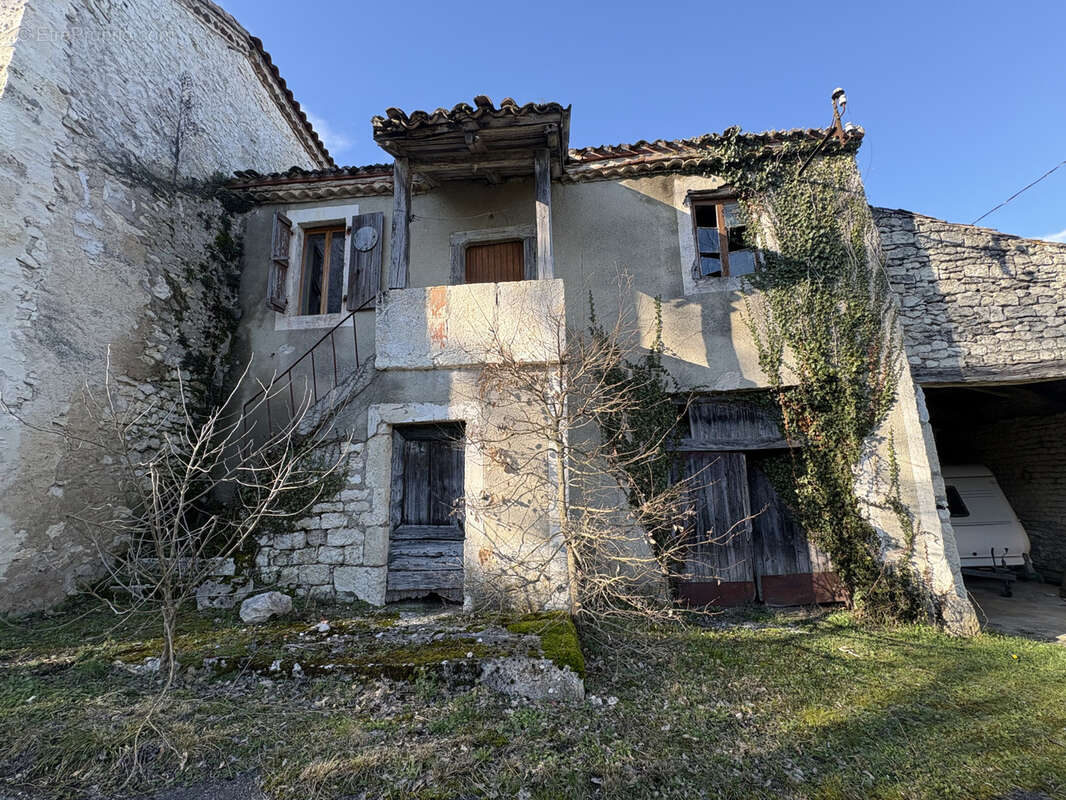 Maison à MONTAIGU-DE-QUERCY