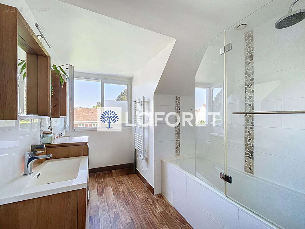 Maison à FEUCHEROLLES