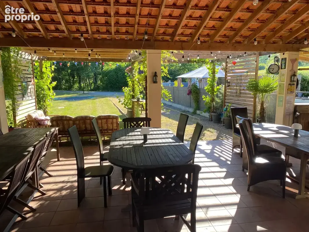 Moulin offrant une grande maison familiale avec potentiel pour gîte, camping ou restaurant - photo 6