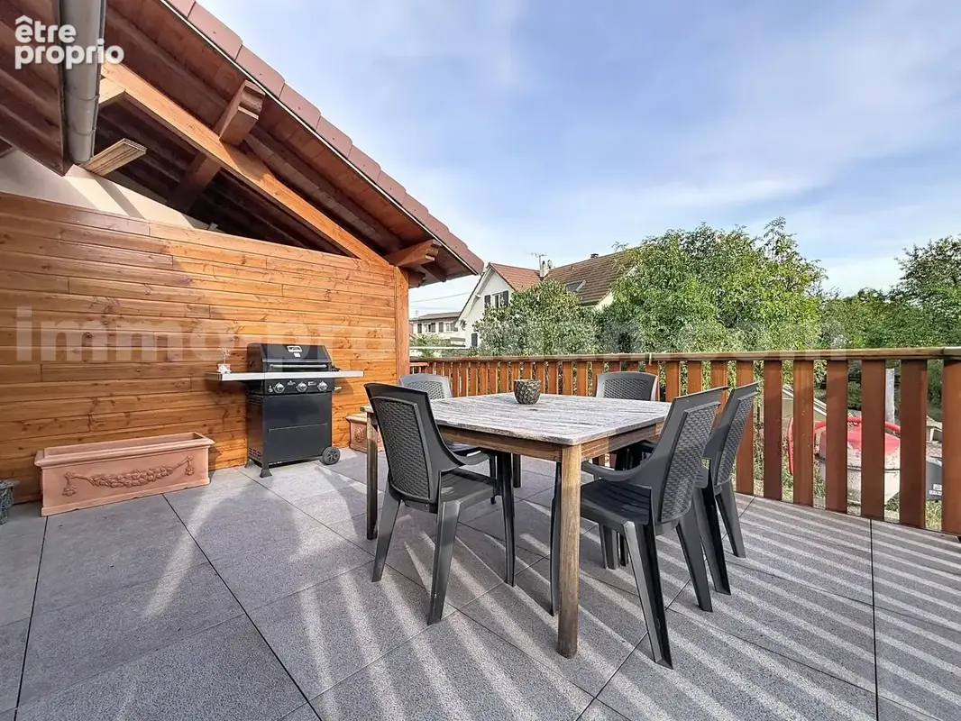 Appartement_T4_Annemasse_belle_superficie_proximitée_frontière_Suisse_tram_Ceva_direction_GENEVE_Frontaliers_Cuisine_Séjour_Chambre_1_Chambre_2_Salle_de_bains_Terrasse_