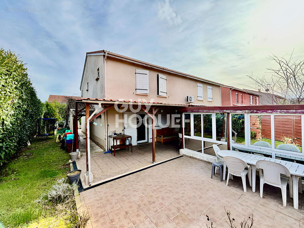 Maison à VAULX-EN-VELIN