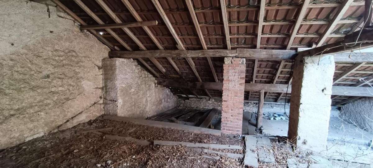 Corps de ferme 200m2  4 pièces et annexe  70300 Baudoncourt - photo 13